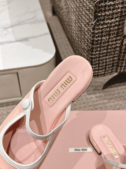FLAT MULE IN PALE PINK PATENT CALFSKIN