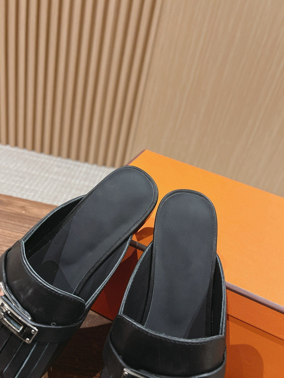 OZ Mule Fringed Black