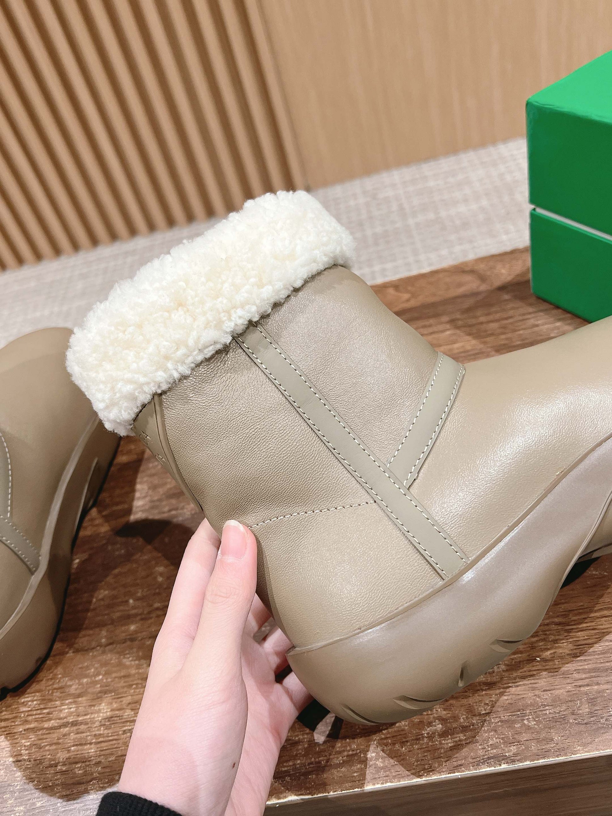 SNAP ANKLE BOOT IN KHAKI BROWN LAMBSKIN AND SHEARLING LINING