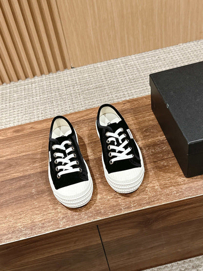 CONVERSE SNEAKER IN BLACK VELVET
