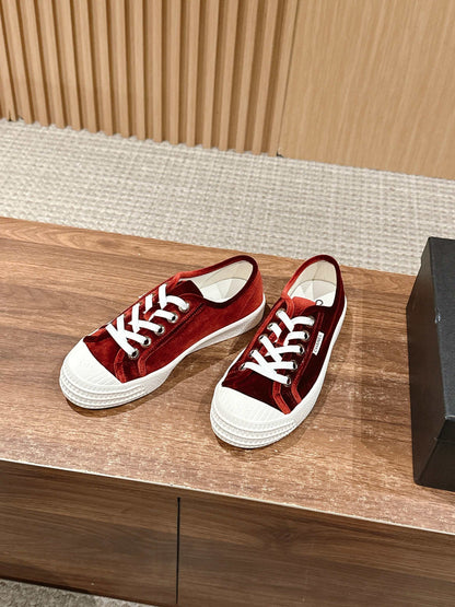 CONVERSE SNEAKER IN LIPSTICK RED VELVET