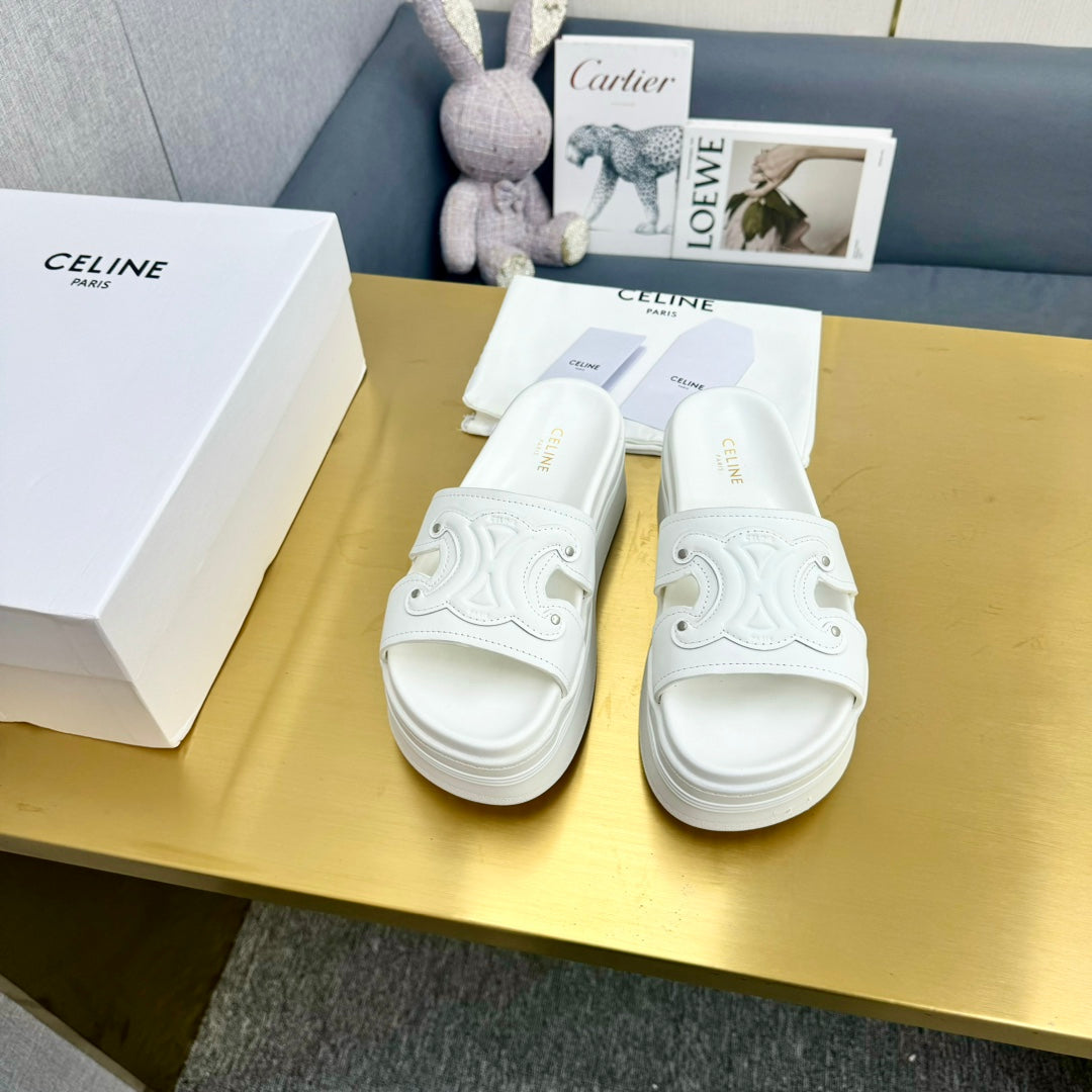 BLOCK SLIDES WITH TRIOMPHE IN WHITE SMOOTH CALFSKIN