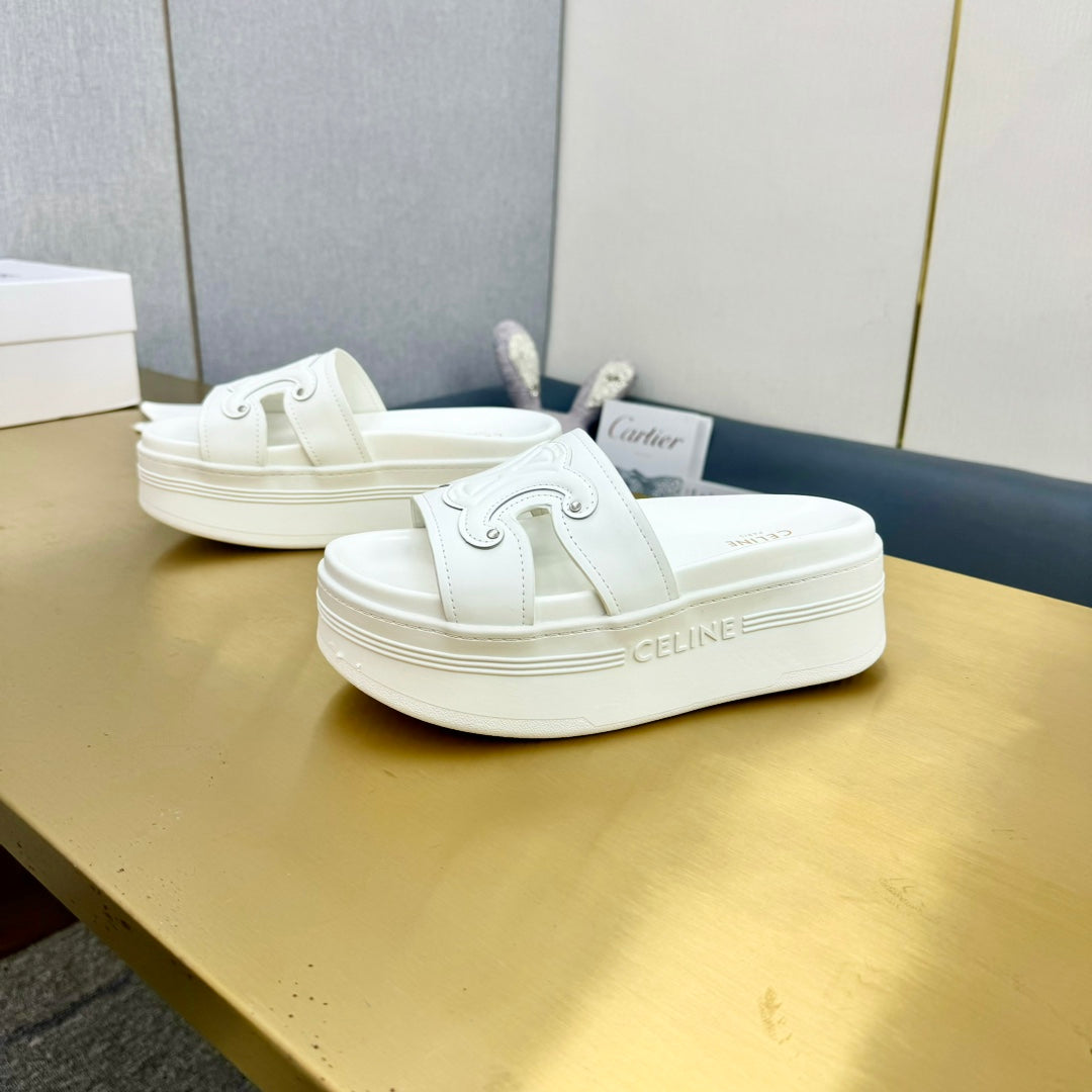 BLOCK SLIDES WITH TRIOMPHE IN WHITE SMOOTH CALFSKIN