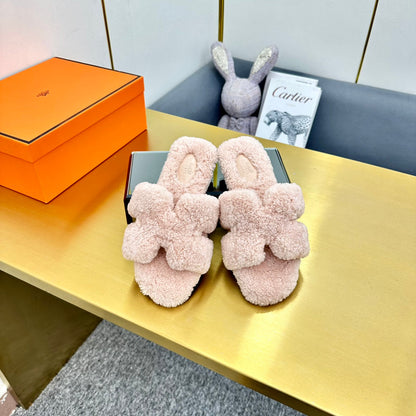 ORAN SHEARLING SANDALS LIGHT PINK