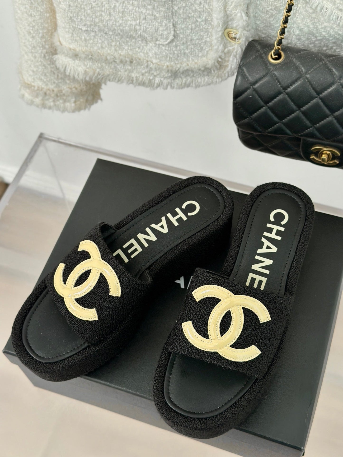 CLASSIC SLIPPERS THICK SOLE IN BLACK TWEED