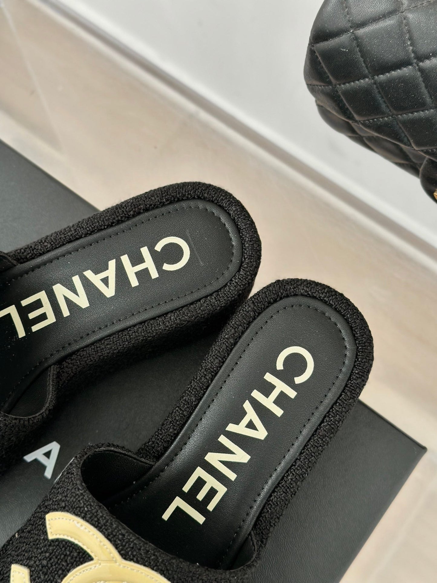 CLASSIC SLIPPERS THICK SOLE IN BLACK TWEED