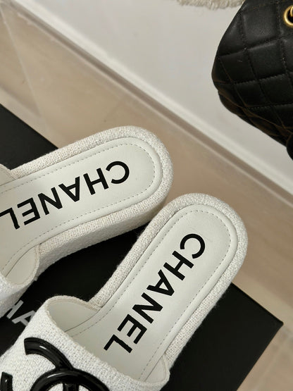 CLASSIC SLIPPERS THICK SOLE IN WHITE TWEED