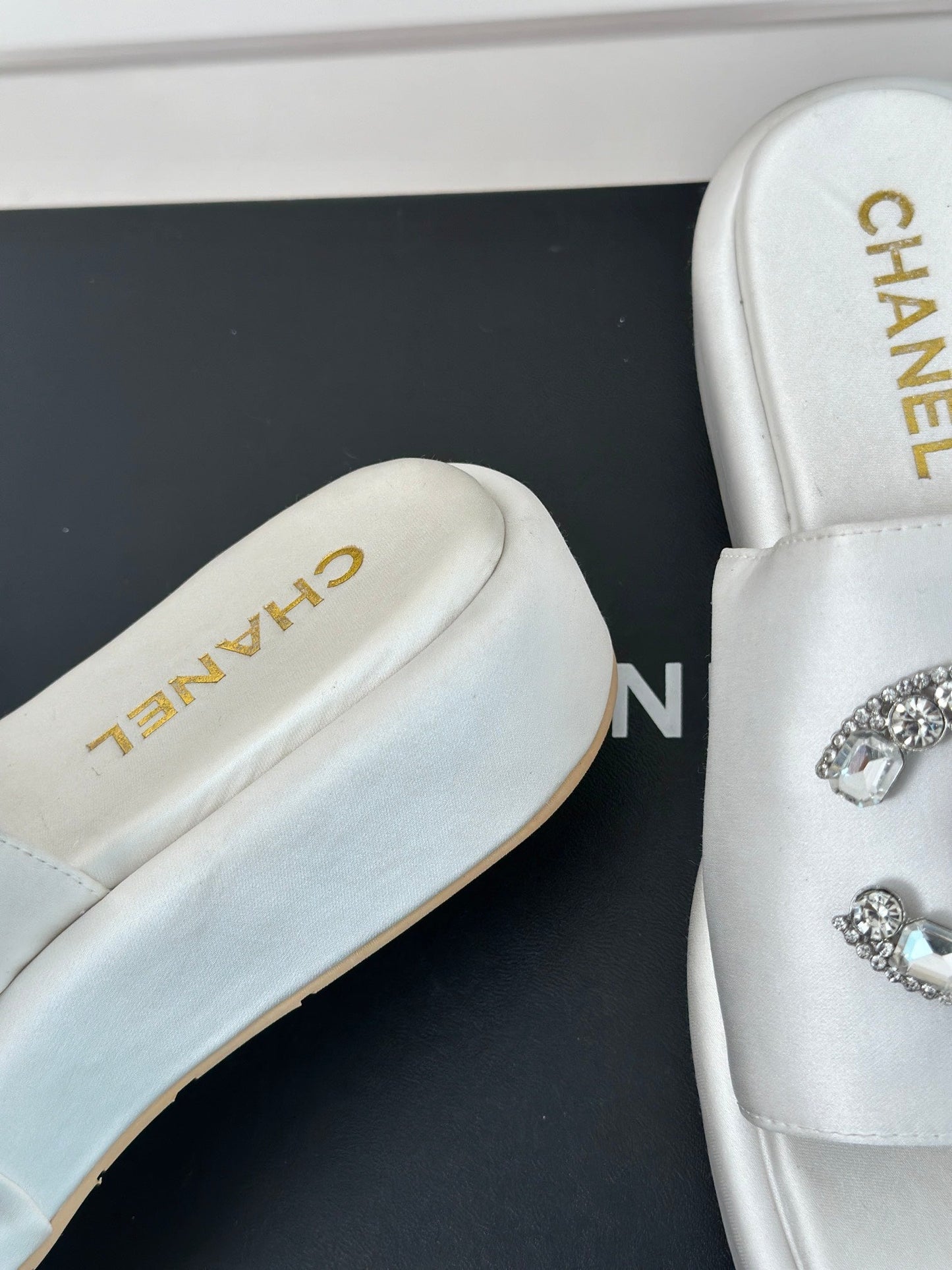 SLIPPERS THICK SOLE IN WHITE SATIN