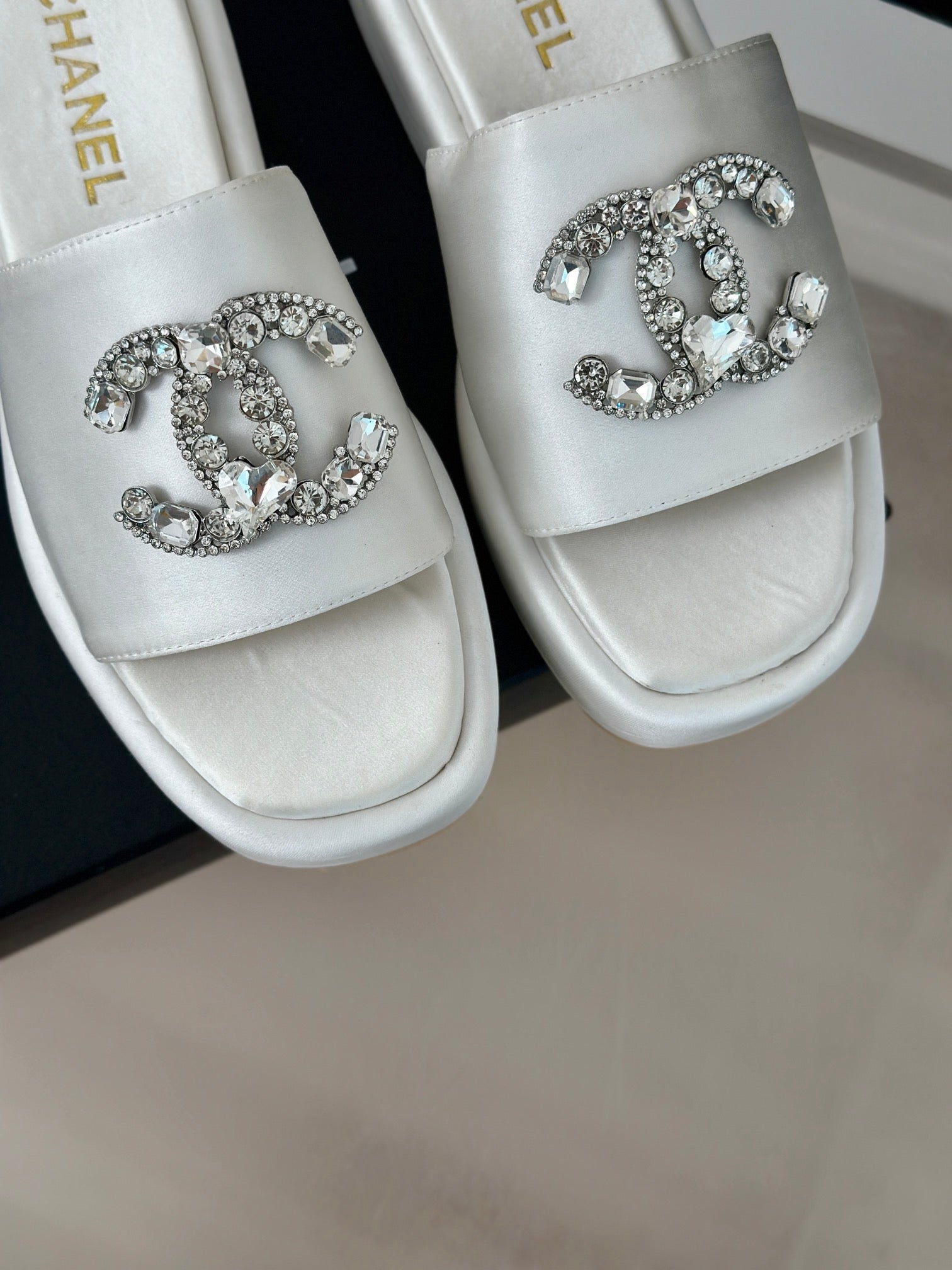 SLIPPERS THICK SOLE IN WHITE SATIN