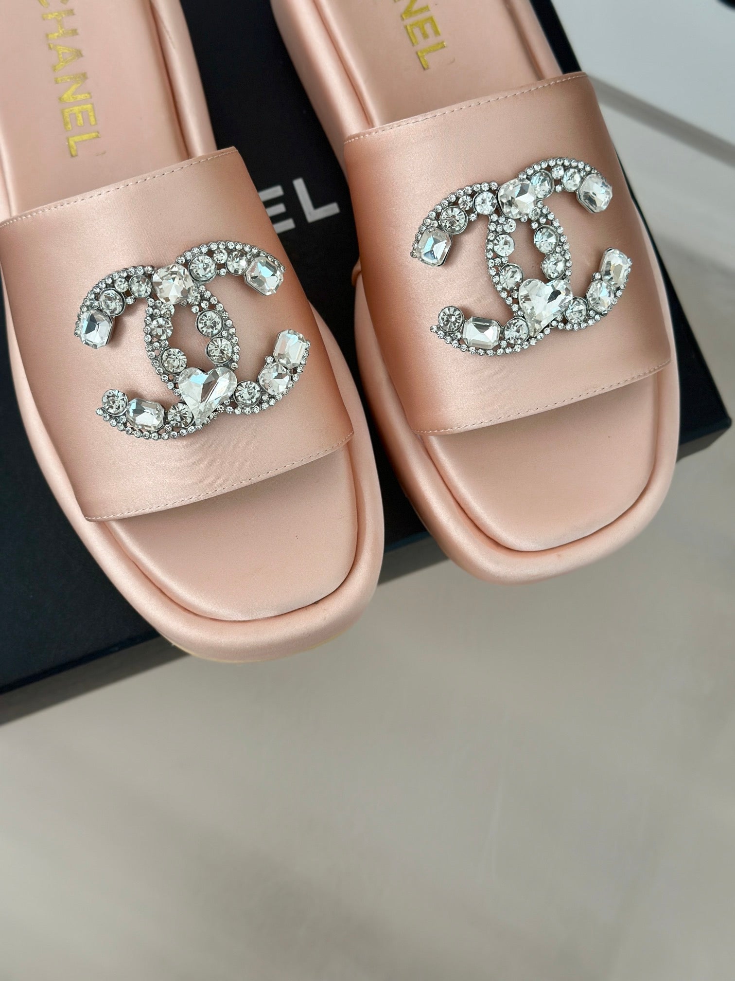 SLIPPERS THICK SOLE IN LIGHT PINK SATIN