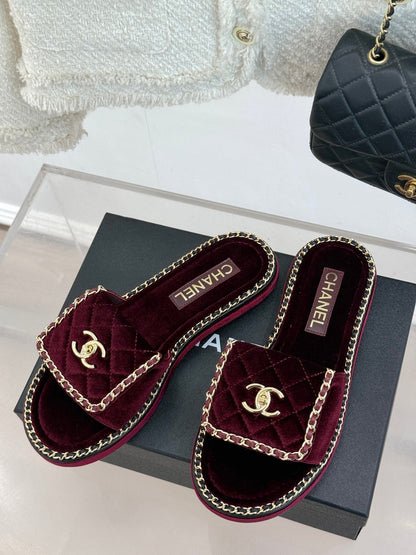FLAT CHAIN HEART SLIPPER IN PLUM PURPLE VELVET