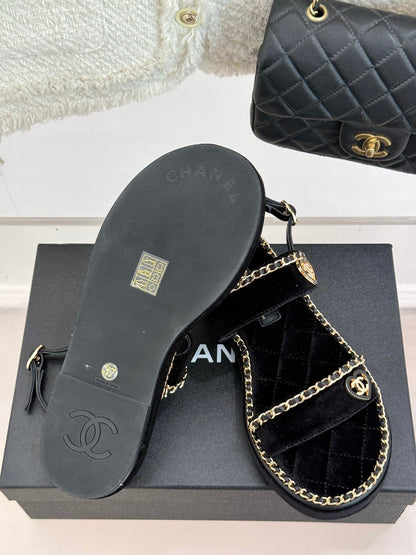 FLAT CHAIN HEART SANDAL IN BLACK VELVET