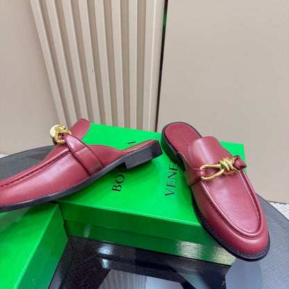 ASTAIRE MULE IN BERRY RED CALFSKIN WITH GOLD HARDWARE
