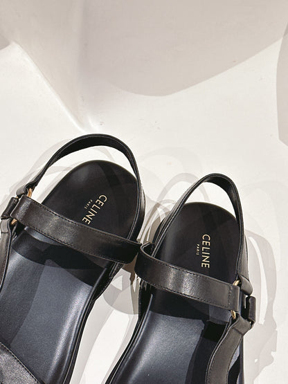 MAUD SANDAL WITH TRIOMPHE IN BLACK CALFSKIN