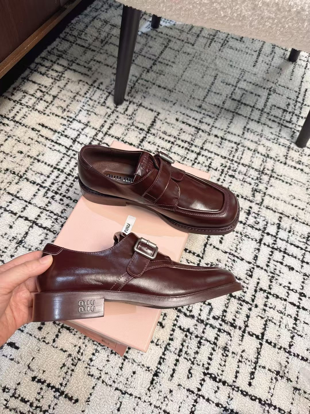 SQUARE TOE OXFORD IN SANGRIA RED SHINY CALFSKIN