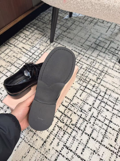 SQUARE TOE OXFORD IN BLACK SHINY CALFSKIN