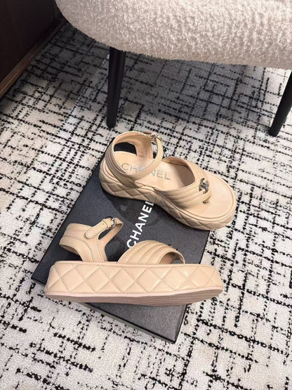THICK-SOLED THONG SANDAL IN MACAROON BEIGE LAMBSKIN