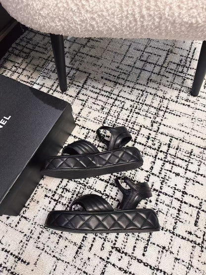 THICK-SOLED THONG SANDAL IN BLACK LAMBSKIN