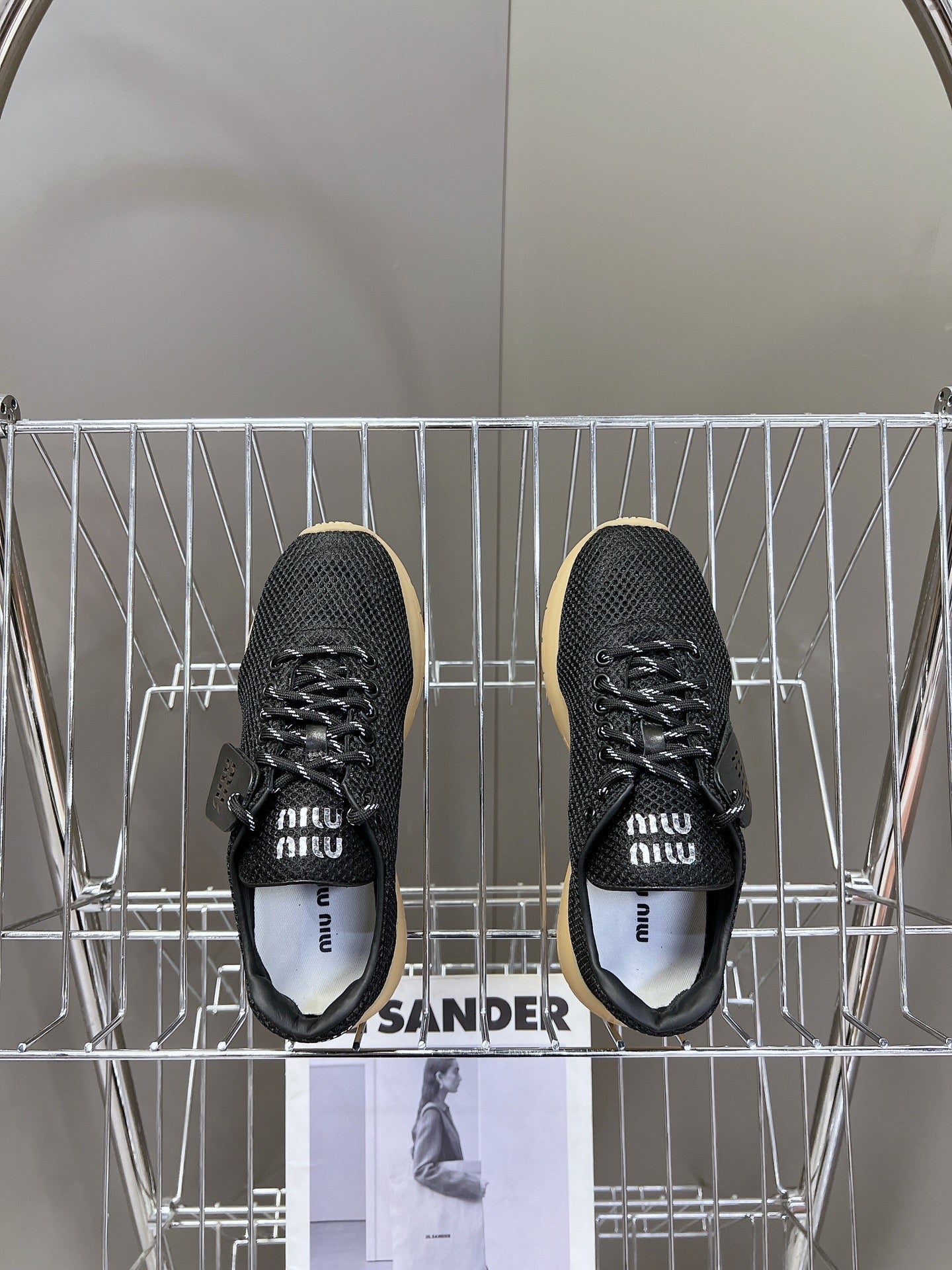 BASIC SNEAKERS IN BLACK MESH