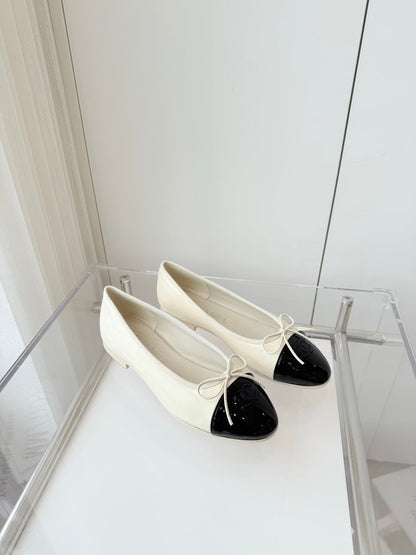 BALLET FLAT IN WHITE MIX BLACK CALFSKIN