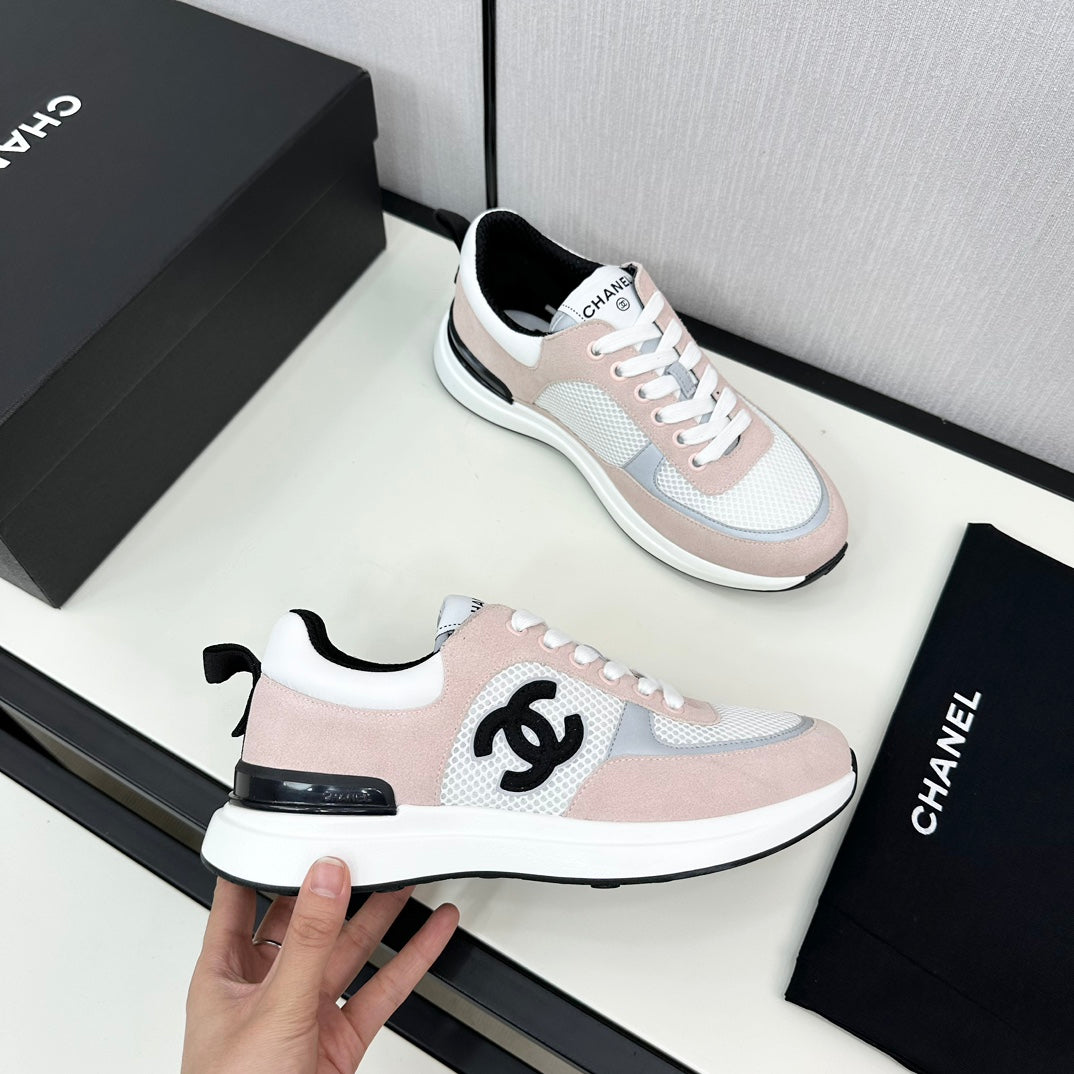 SNEAKER IN LIGHT PINK SUEDE AND WHITE BREATHABLE MESH