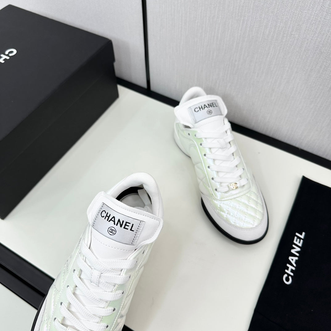 SPORTS SHOES IN GLOSSY WHITE CALFSKIN