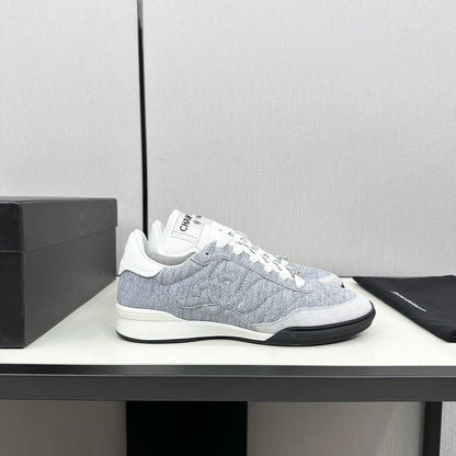 SPORTS SHOES IN GREY FABRIC