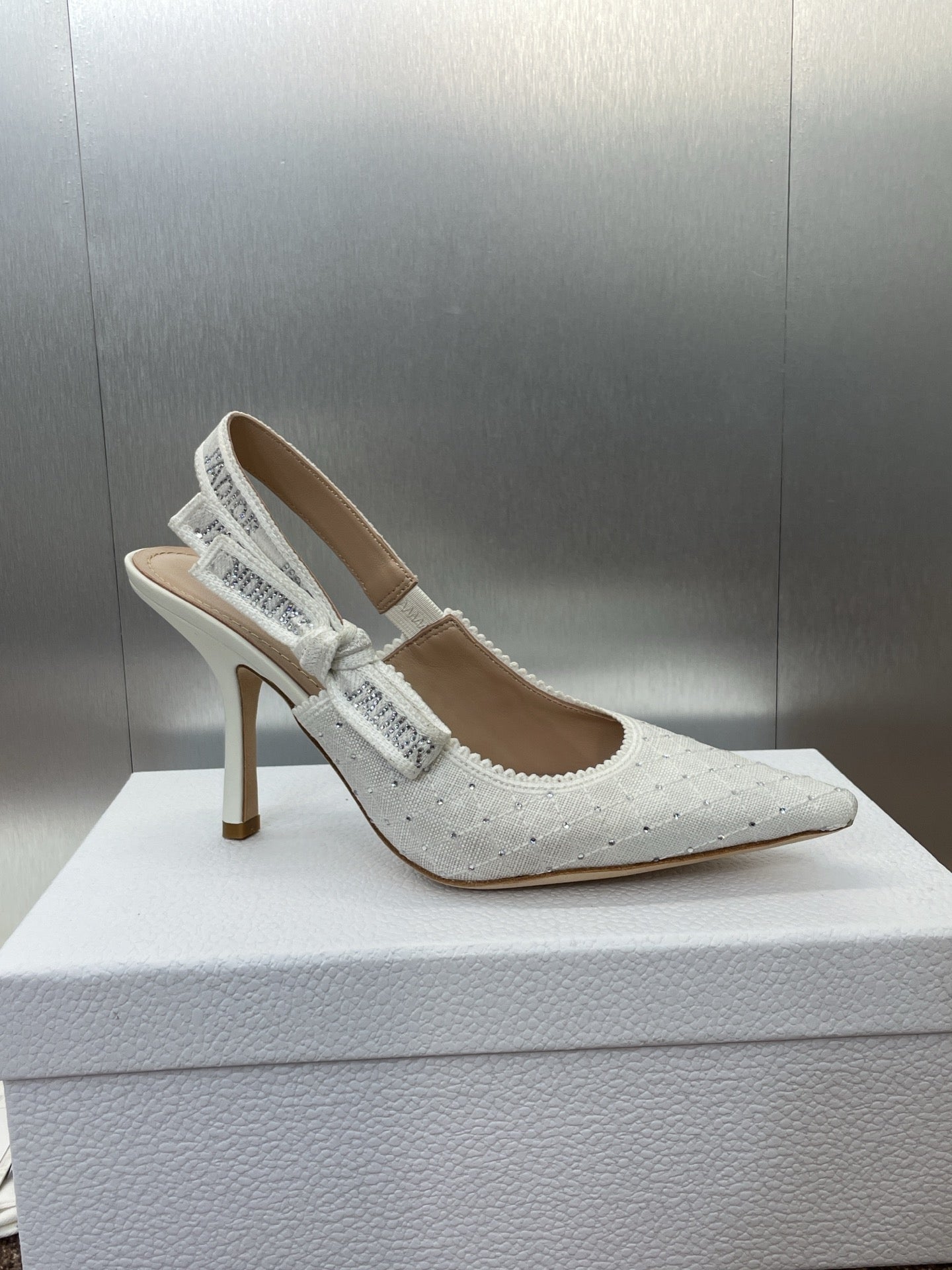 J'ADIOR SLINGBACK 25S PUMP 95MM IN WHITE FABRIC EMBOSSED CRYSTAL