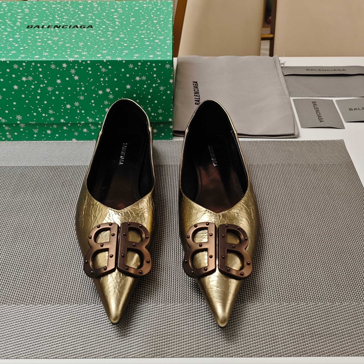 POINTED BALLET FLATS IN GOLD METALLIC SHINY CRACKED SHEEPSKIN