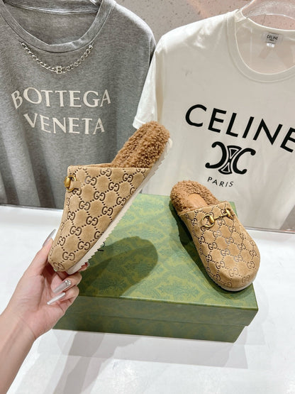 HORSEBIT MULE IN CAMEL EMBOSSED SUEDE AND FLEECE LINING