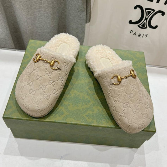 HORSEBIT MULE IN BEIGE EMBOSSED SUEDE AND FLEECE LINING