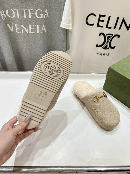 HORSEBIT MULE IN BEIGE EMBOSSED SUEDE AND FLEECE LINING