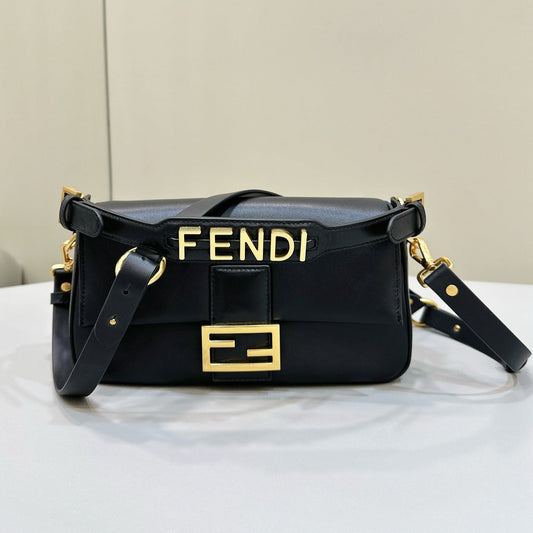 BAGUETTE 27 IN BLACK SMOOTH CALFSKIN GOLD HARDWARE