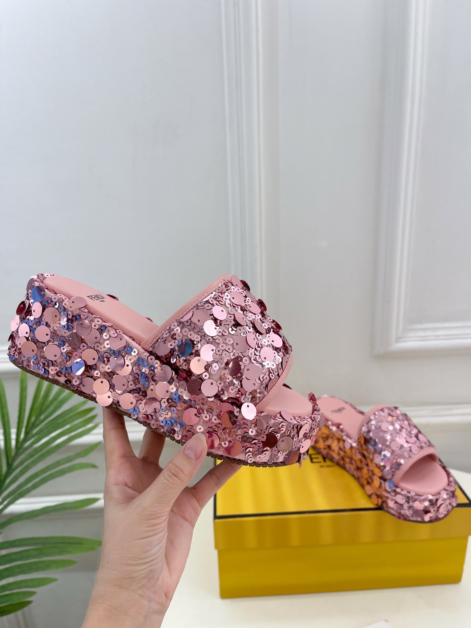 FENDI THICK SOLE 6 CM SEQUIN SLIPPER ROUGH PINK