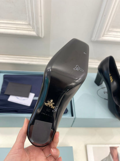 SQUARE TOE HIGH PUMPS IN BLACK SMOOTH LAMBSKIN