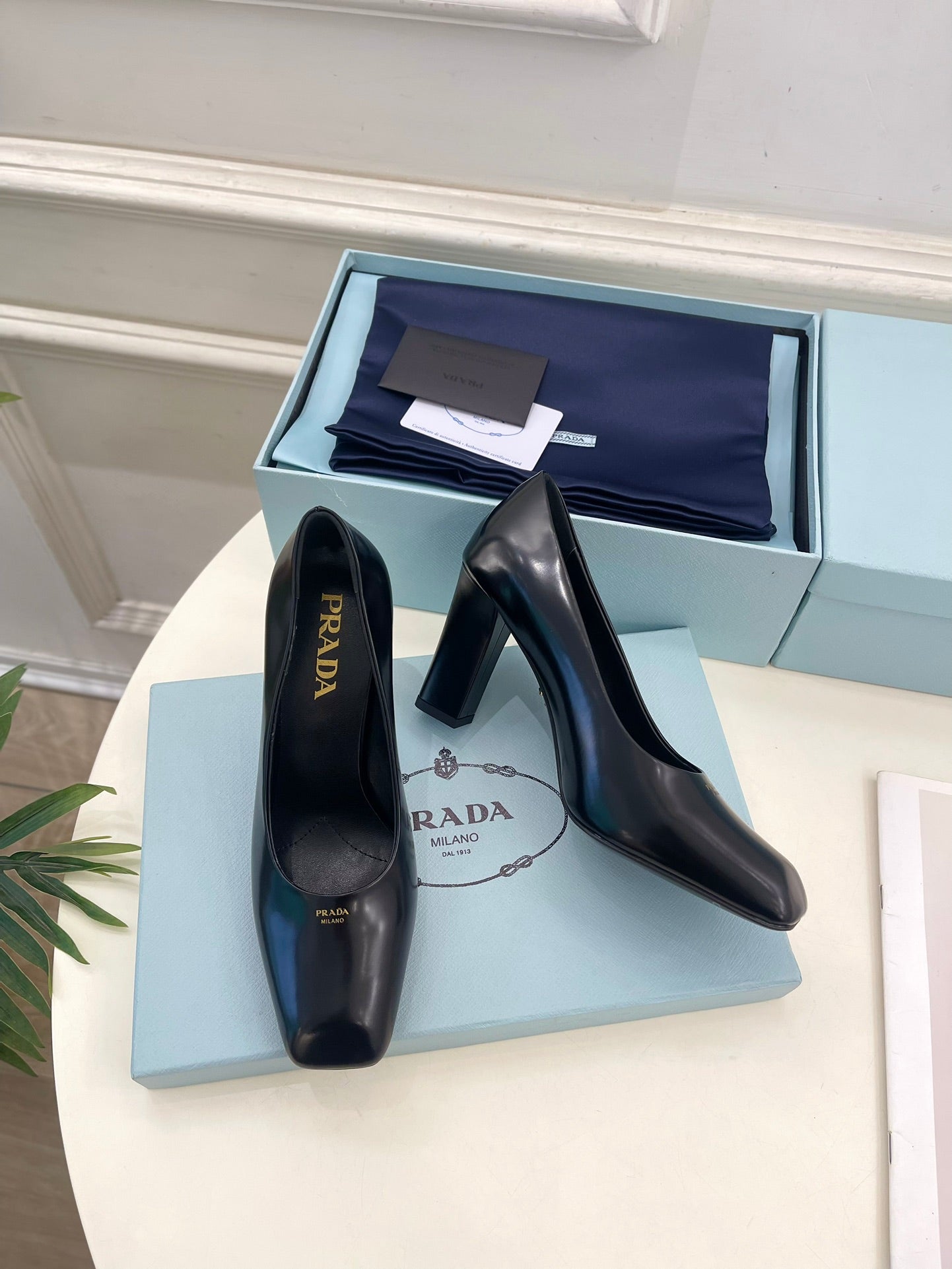 SQUARE TOE HIGH PUMPS IN BLACK SMOOTH LAMBSKIN
