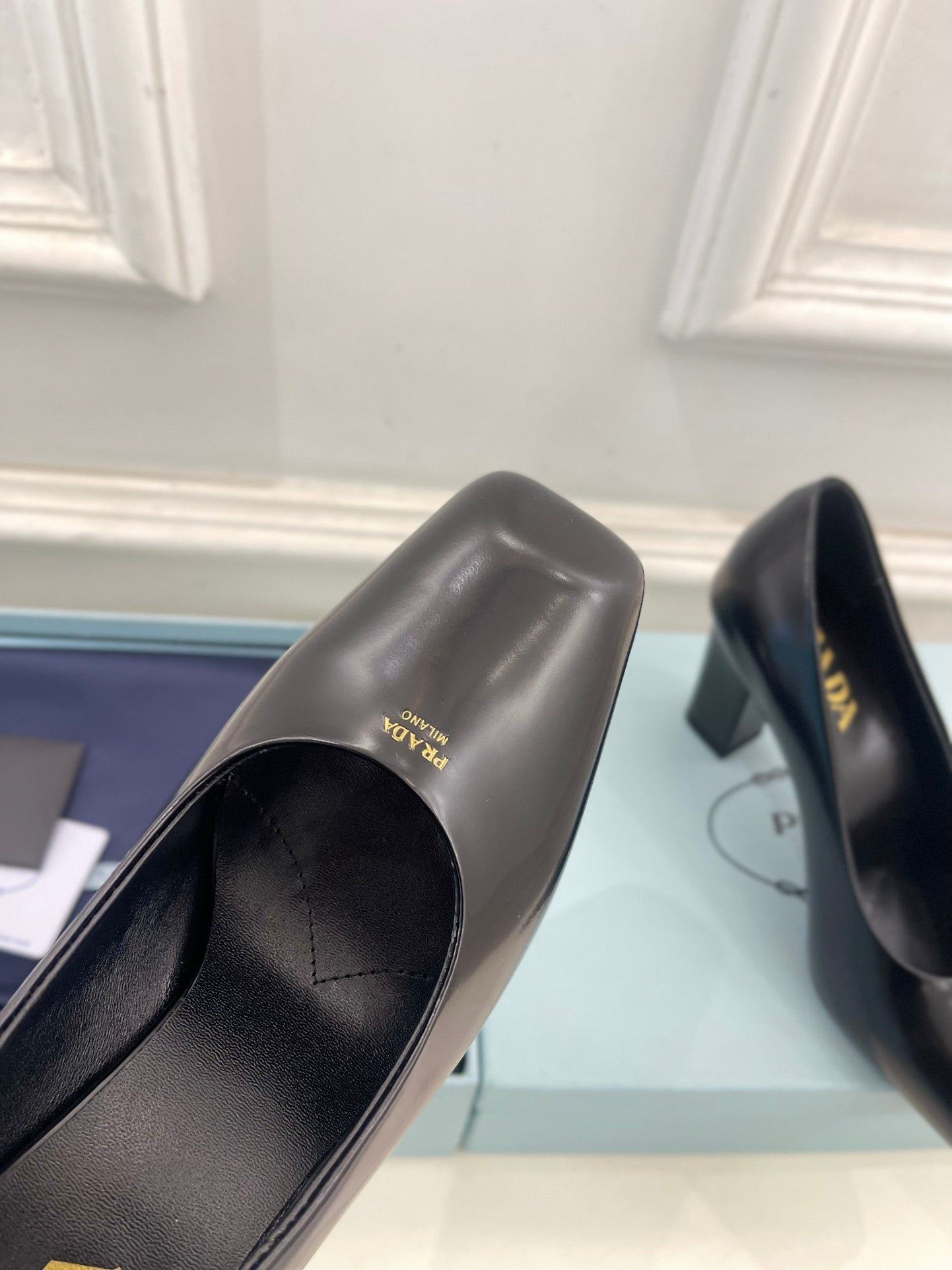 SQUARE TOE HIGH PUMPS IN BLACK SMOOTH LAMBSKIN