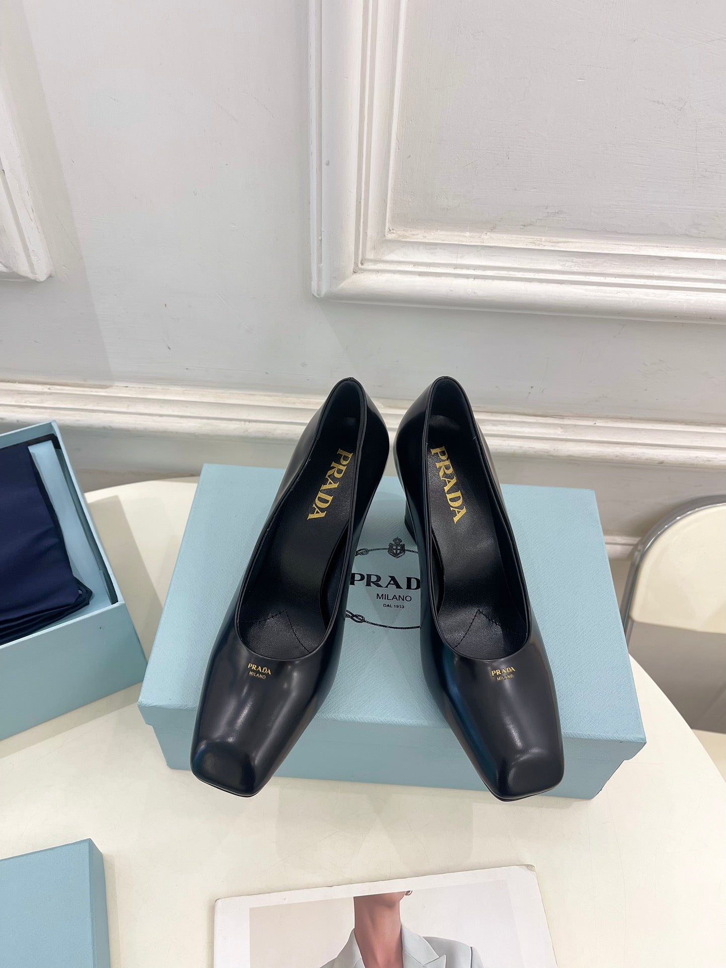 SQUARE TOE HIGH PUMPS IN BLACK SMOOTH LAMBSKIN
