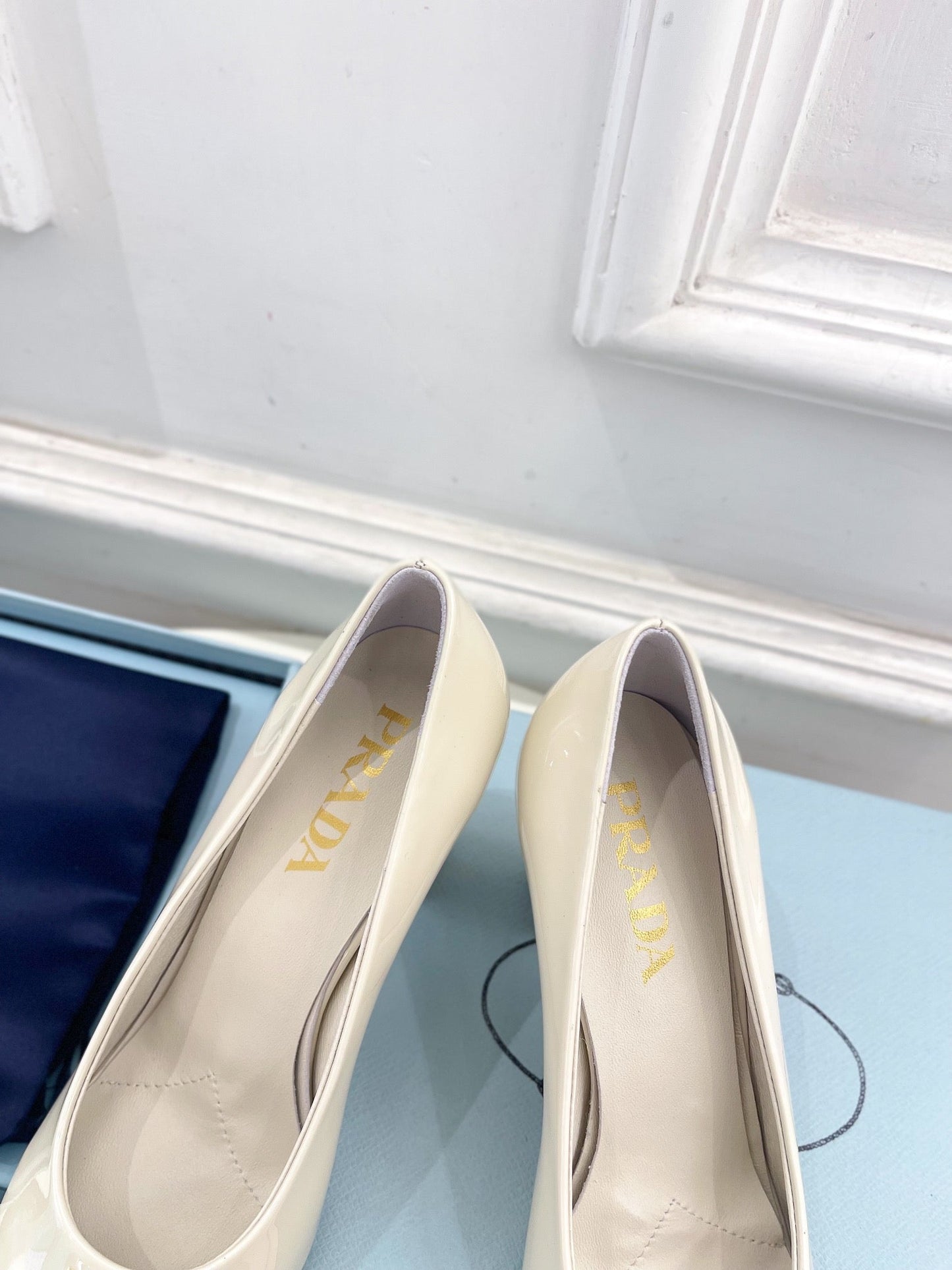 SQUARE TOE HIGH PUMPS IN WHITE GLOSSY CALFSKIN