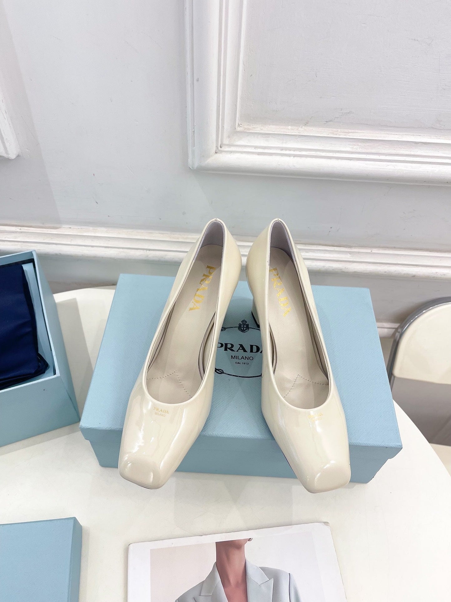 SQUARE TOE HIGH PUMPS IN WHITE GLOSSY CALFSKIN