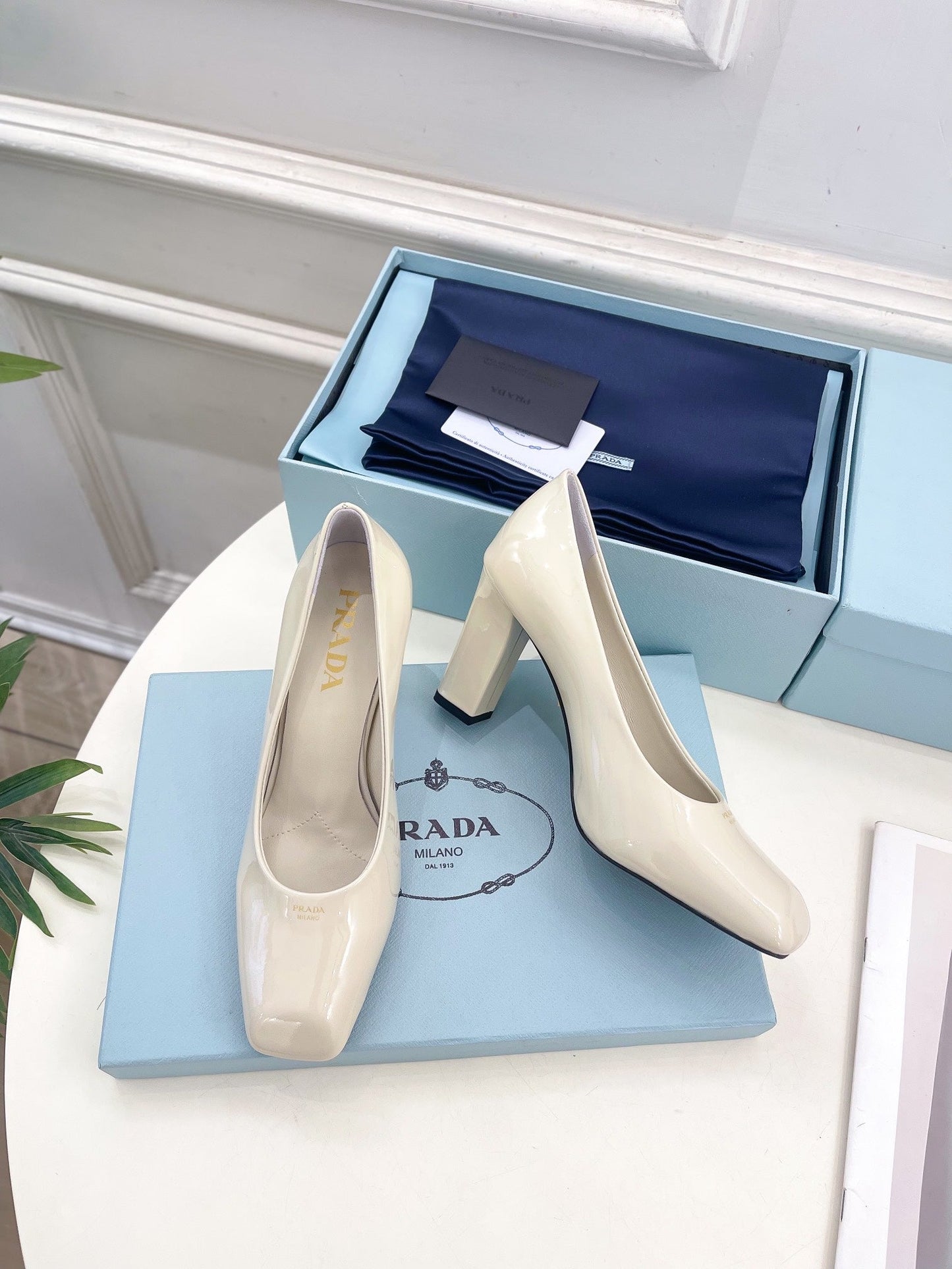 SQUARE TOE HIGH PUMPS IN WHITE GLOSSY CALFSKIN