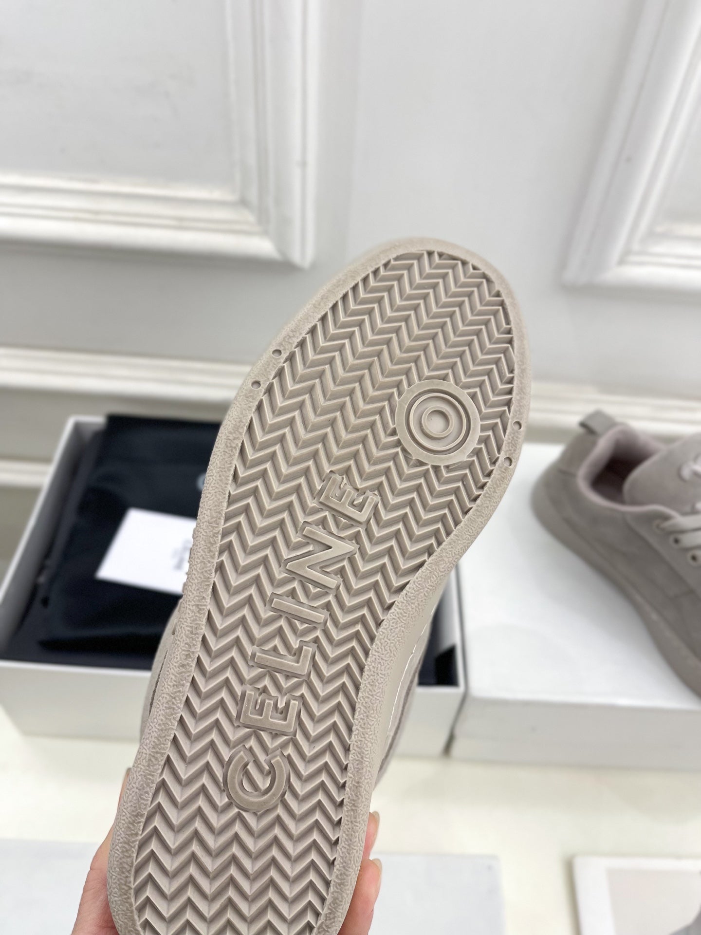 HUNTINGTON LOW LACE-UP SNEAKER IN PASTEL GRAY SUEDE AND MESH